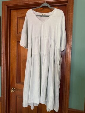 Relaxed V-Neck Tiered Casual Dress in Light Green